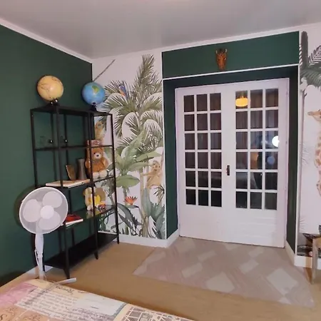 4 Bed-sleeps 8-aircon-garden-pool-parking Prázdninový dům