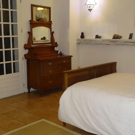 4 Bed-sleeps 8-aircon-garden-pool-parking Prázdninový dům *