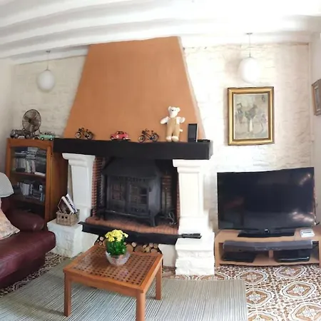 Prázdninový dům 4 Bed-sleeps 8-aircon-garden-pool-parking Nanteuil-en-Vallée