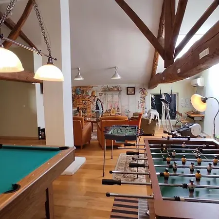 4 Bed-sleeps 8-aircon-garden-pool-parking * Nanteuil-en-Vallee