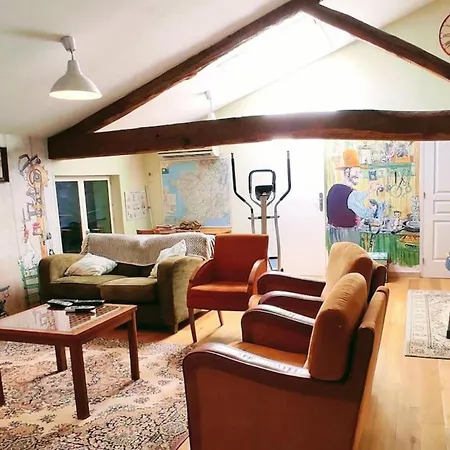 Prázdninový dům 4 Bed-sleeps 8-aircon-garden-pool-parking *