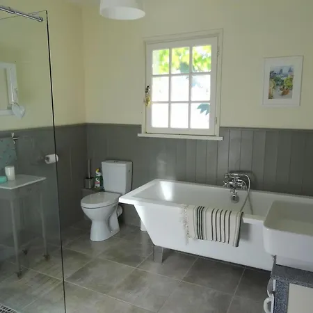 Holiday home 4 Bed-sleeps 8-aircon-garden-pool-parking Nanteuil-en-Vallee
