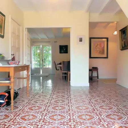 4 Bed-sleeps 8-aircon-garden-pool-parking Nanteuil-en-Vallée