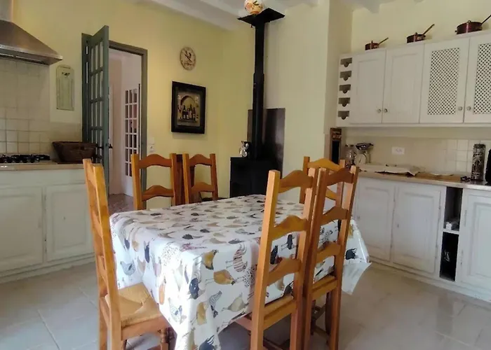 4 Bed-sleeps 8-aircon-garden-pool-parking Сasa de vacaciones Nanteuil-en-Vallée