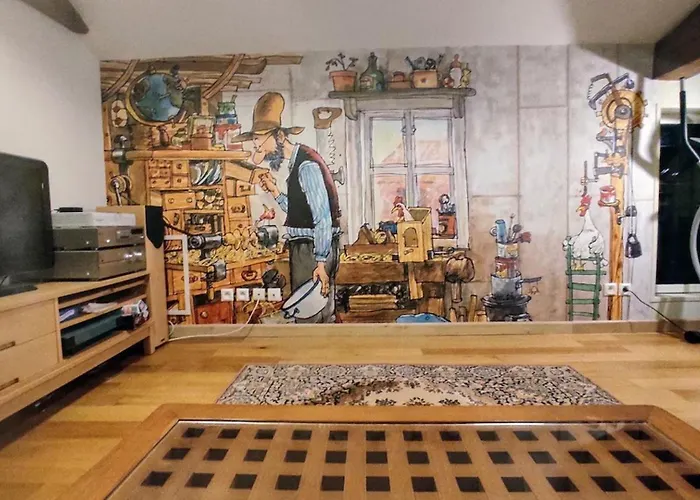 4 Bed-sleeps 8-aircon-garden-pool-parking Сasa de vacaciones *