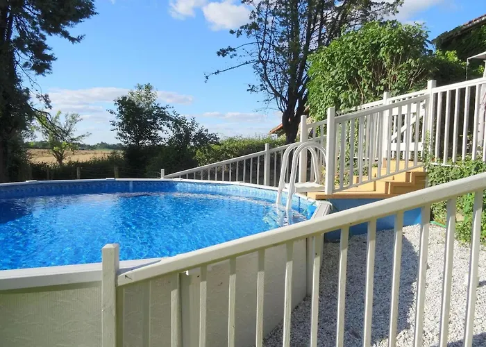 Сasa de vacaciones 4 Bed-sleeps 8-aircon-garden-pool-parking