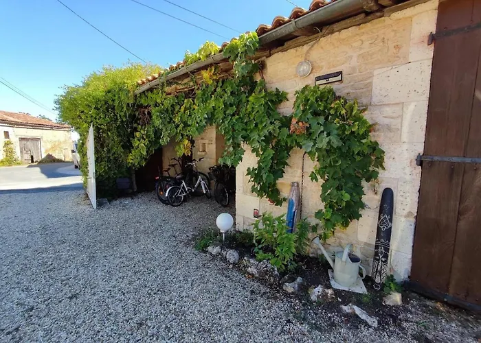 4 Bed-sleeps 8-aircon-garden-pool-parking Сasa de vacaciones Nanteuil-en-Vallée