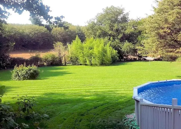 Сasa de vacaciones 4 Bed-sleeps 8-aircon-garden-pool-parking